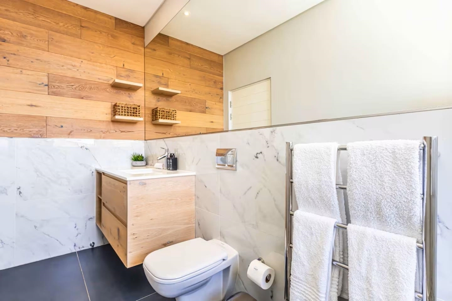 5 Bedroom Property for Sale in Fresnaye Western Cape